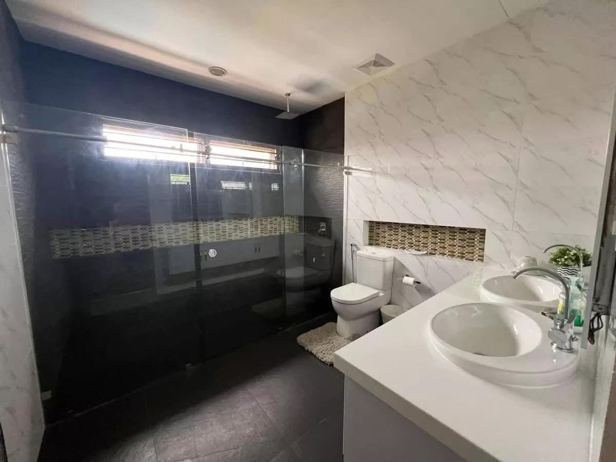 Spacious Beautiful House with pool