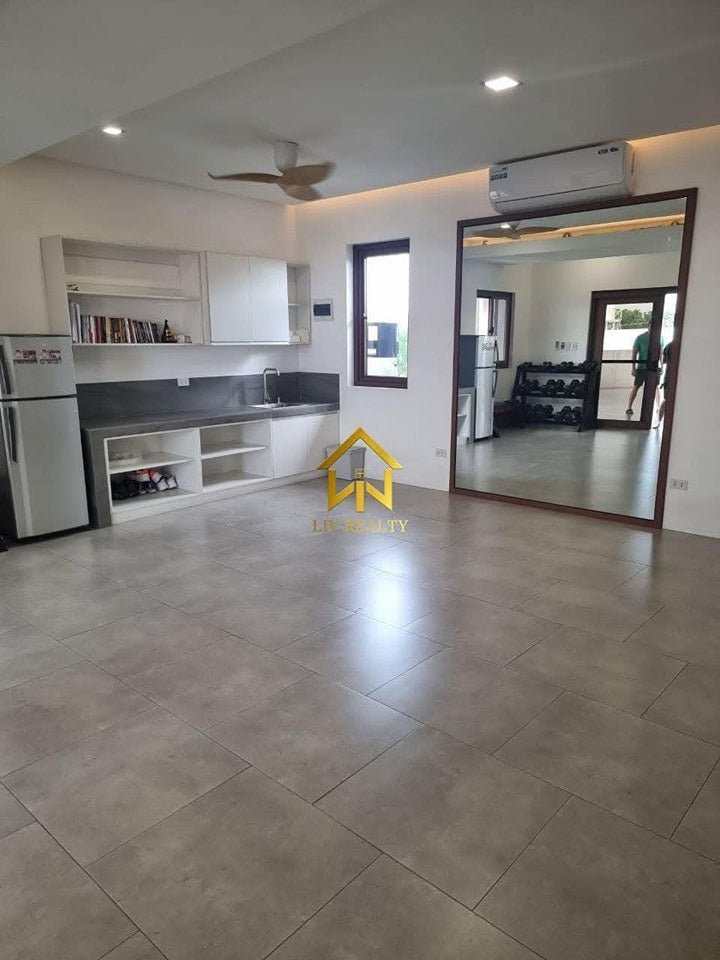 Unique Modern Elegant Home