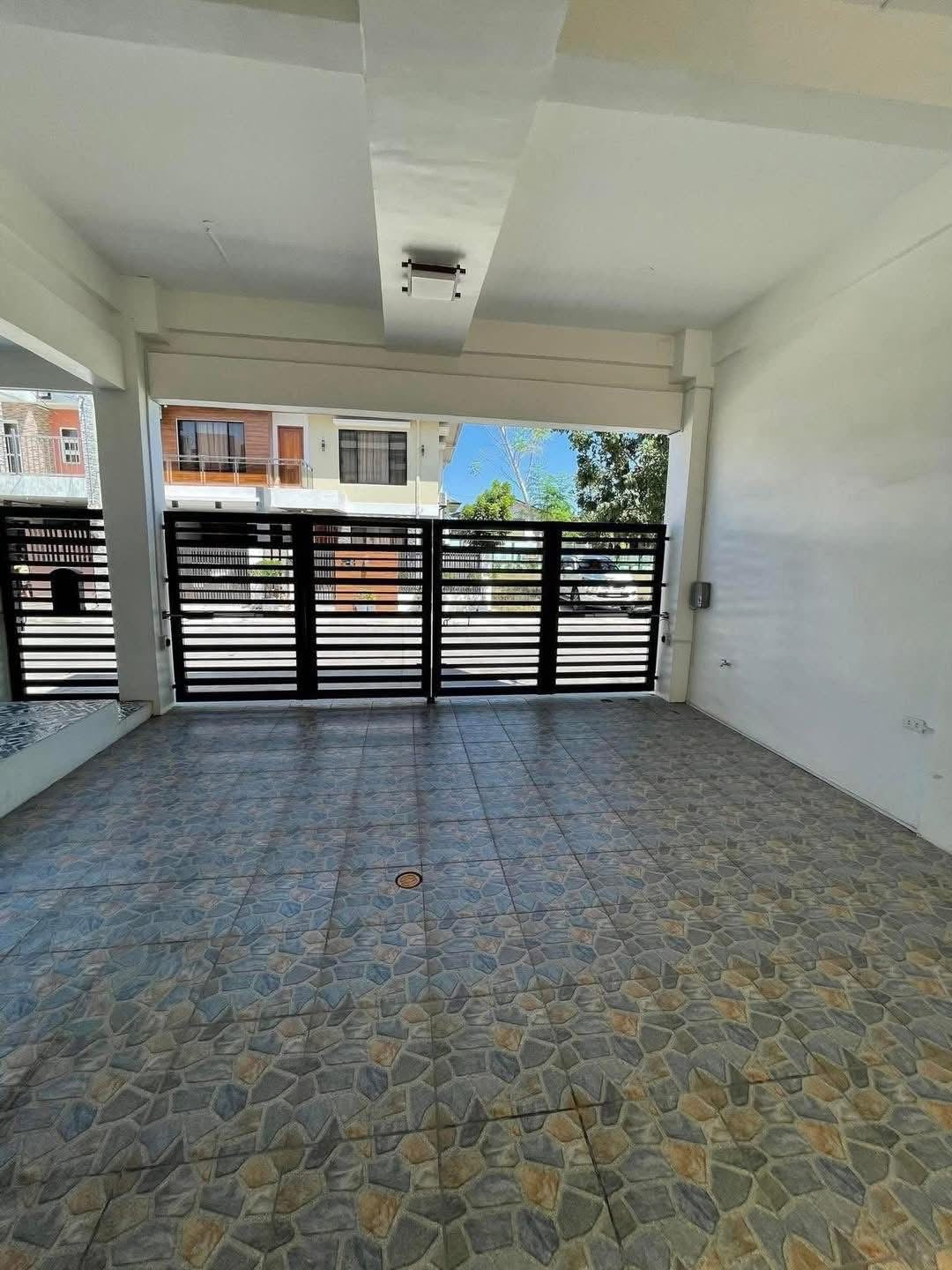 Furnised Moder House