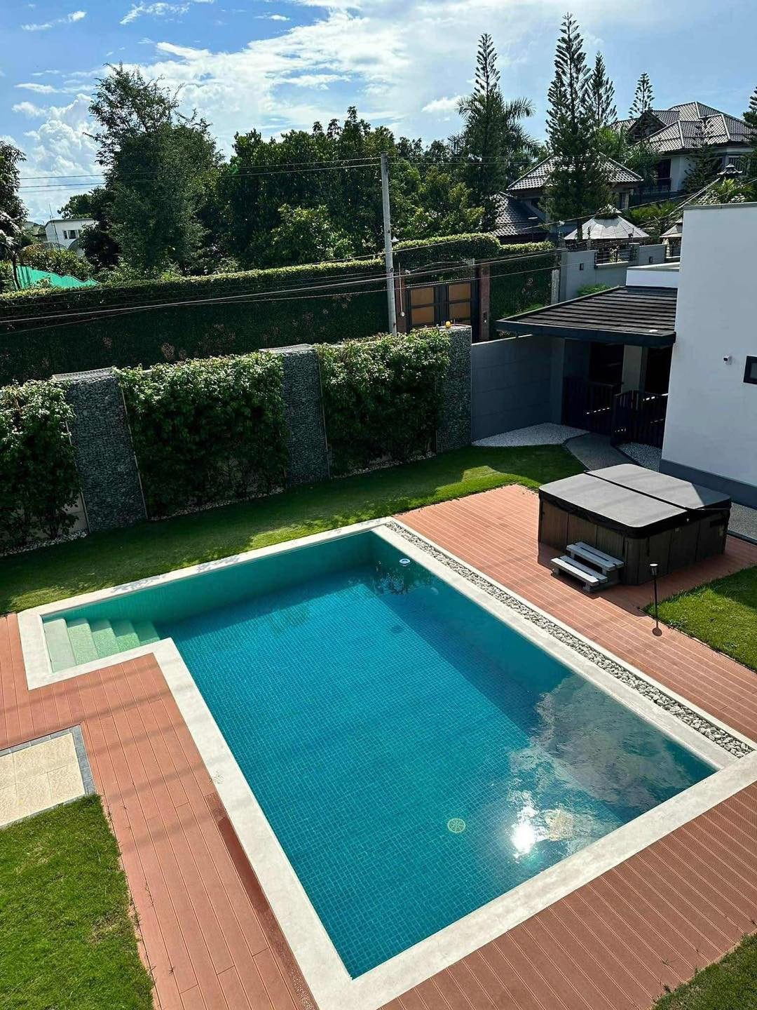 Huge House With Pool