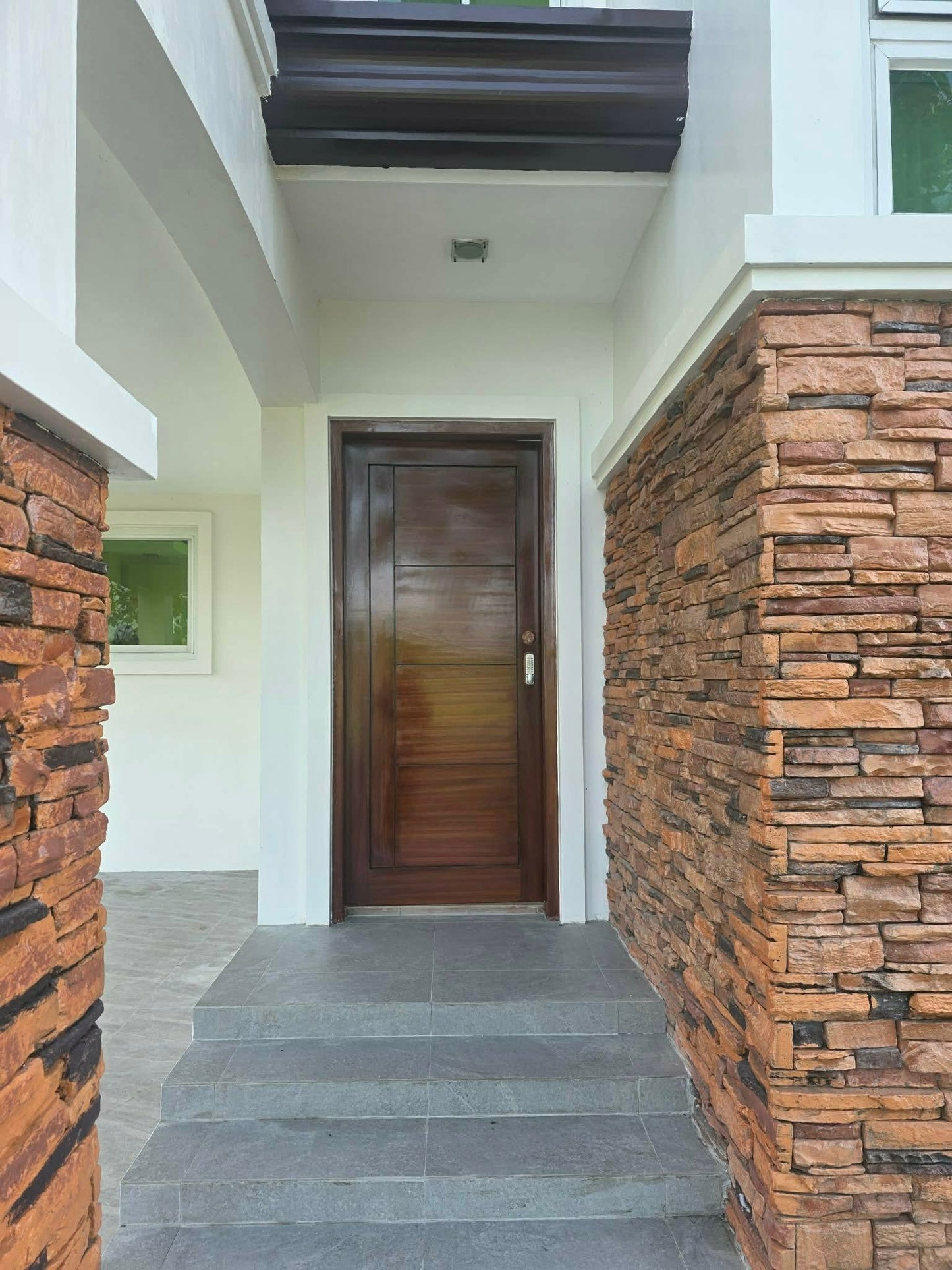 Corner Minimalist Home