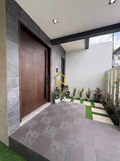 Modern Elegant House with Pool