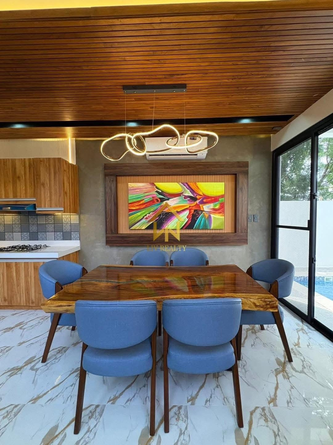 Modern Elegant home with pool