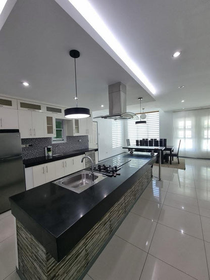 Pre-owned Big space House