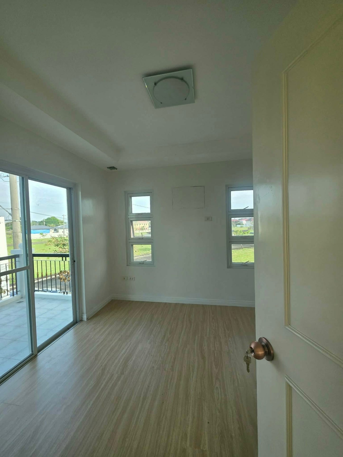 Corner Minimalist Home