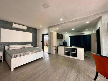 Huge House With Pool