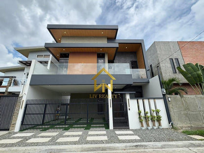 Modern Elegant House with Pool