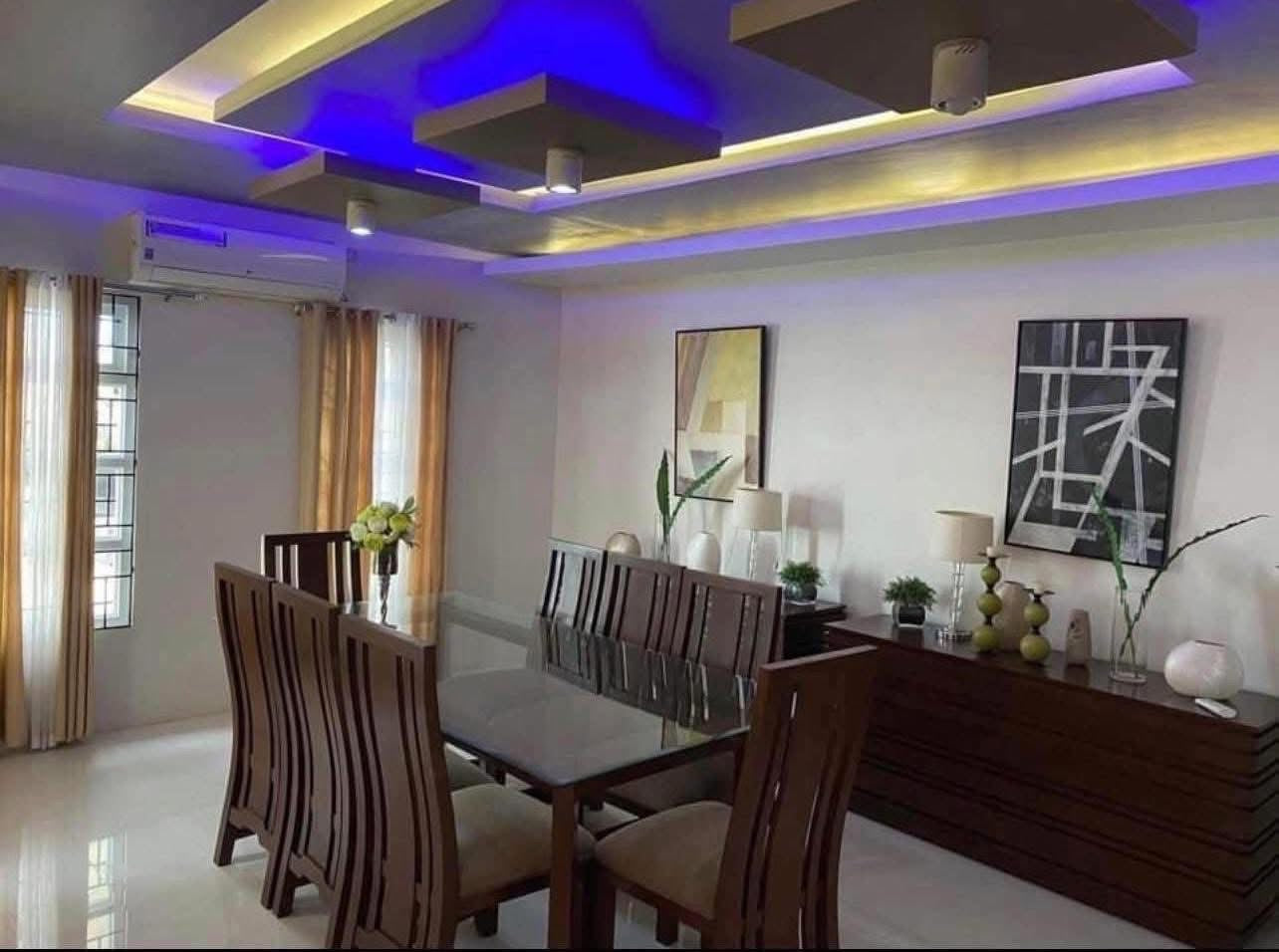 Spacious Mansion With Pool