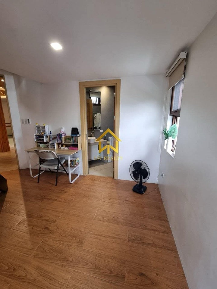 Unique Modern Elegant Home