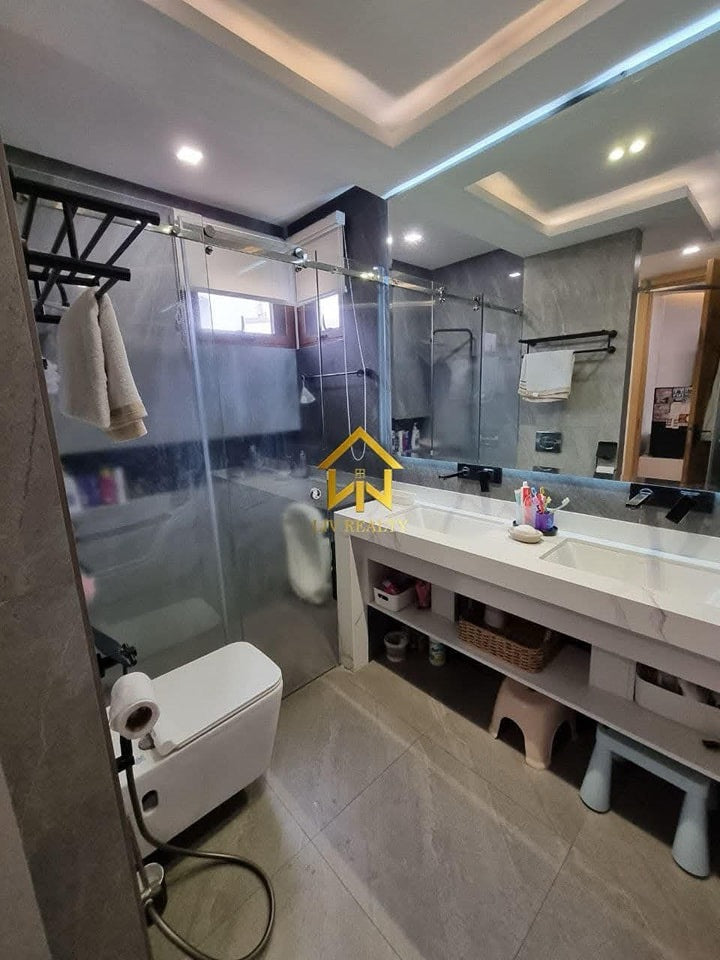 Unique Modern Elegant Home