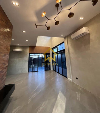 Luxurious Home with Pool