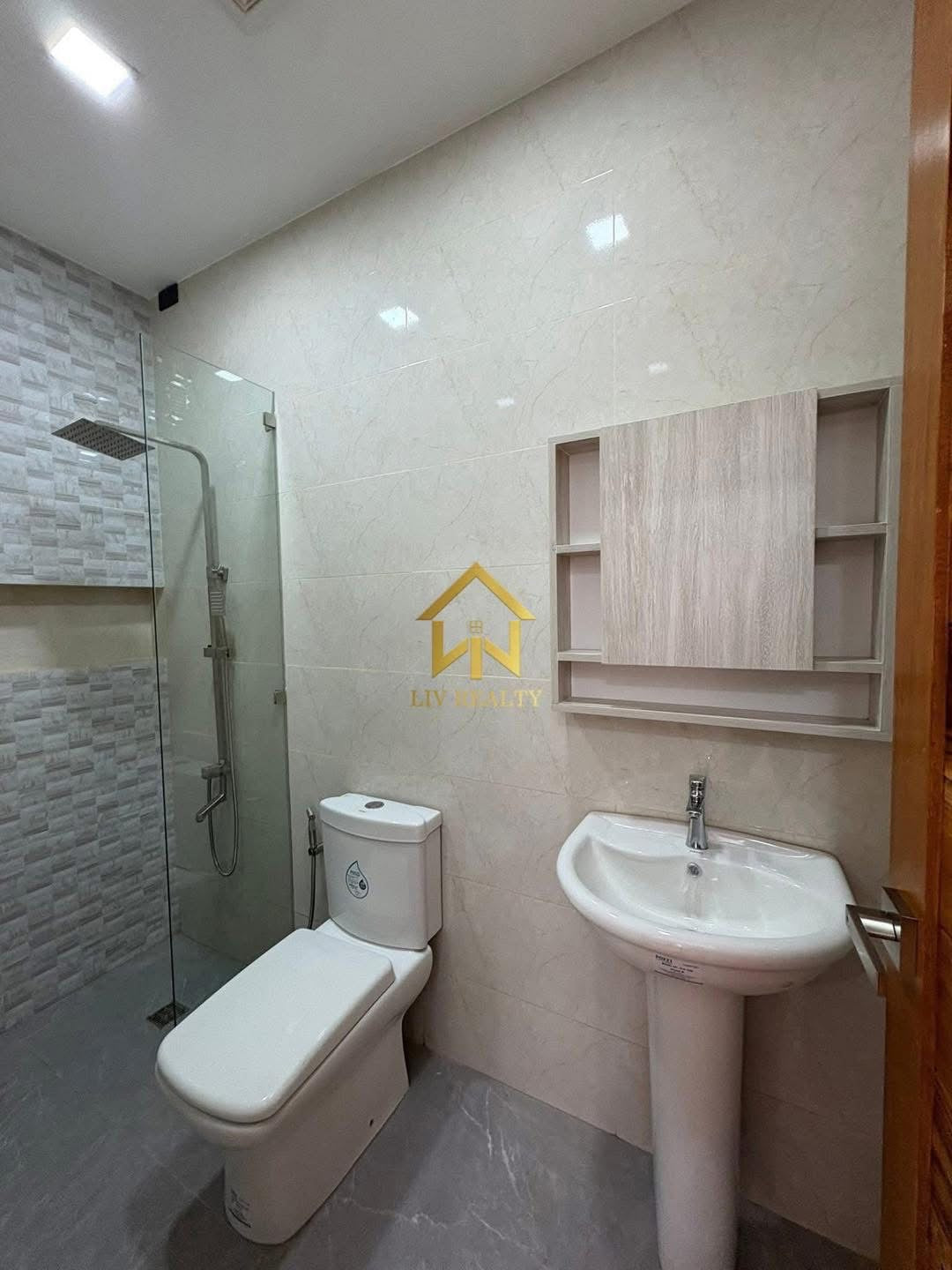 Modern Elegant home with pool