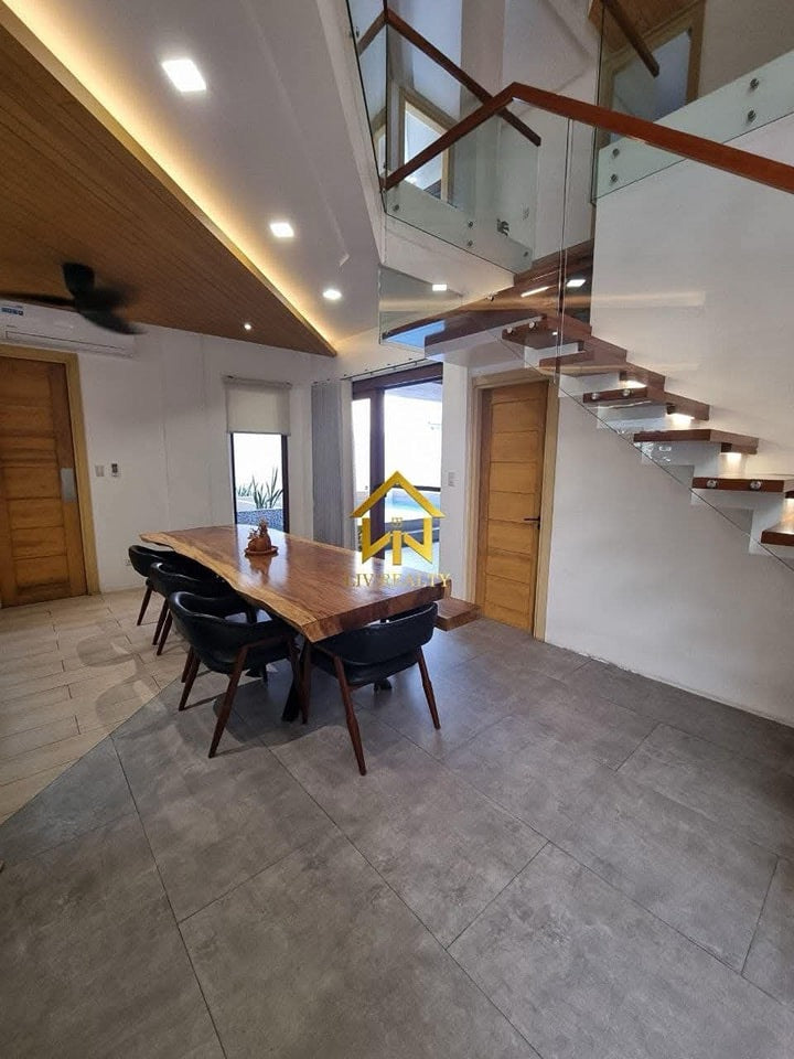 Unique Modern Elegant Home