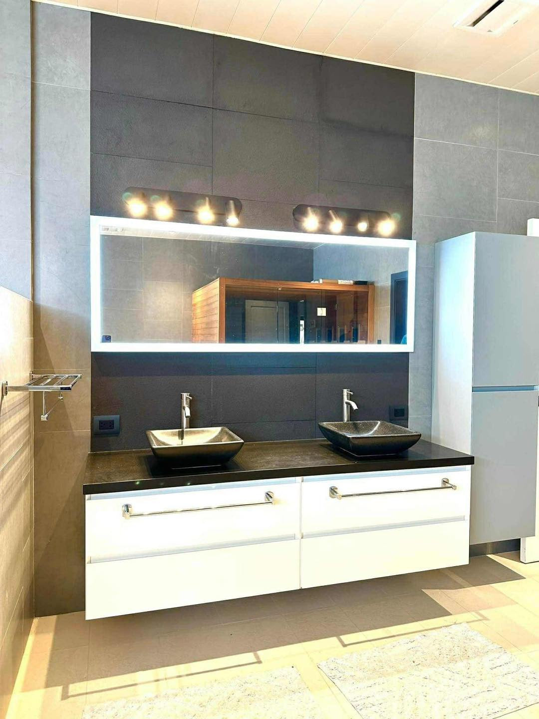 Huge House With Pool