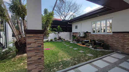 Bungalow Home With Pool