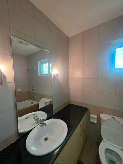 Corner Minimalist Home