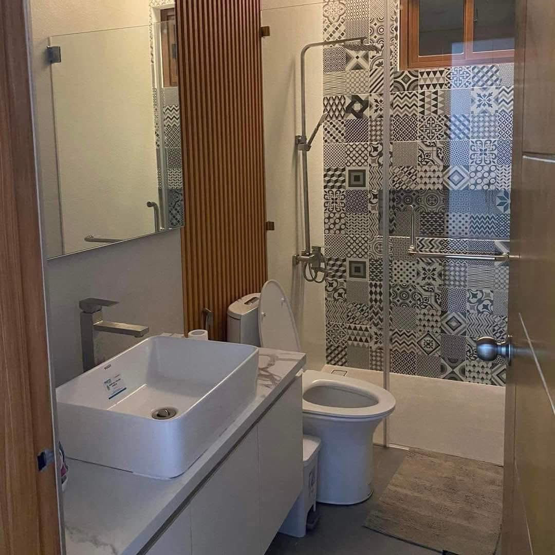 Spacious Modern home with Pool