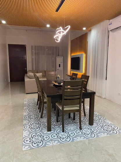 Spacious Modern home with Pool