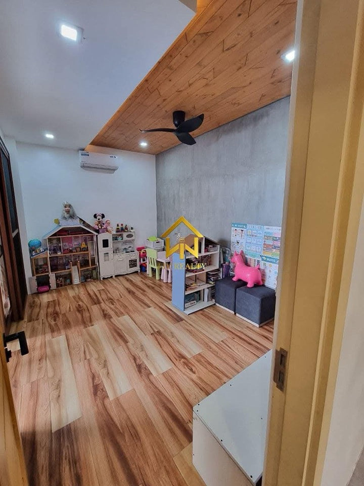 Unique Modern Elegant Home