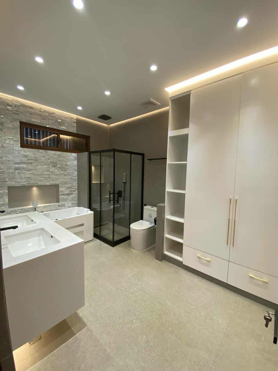 Modern Elegant Home with Pool