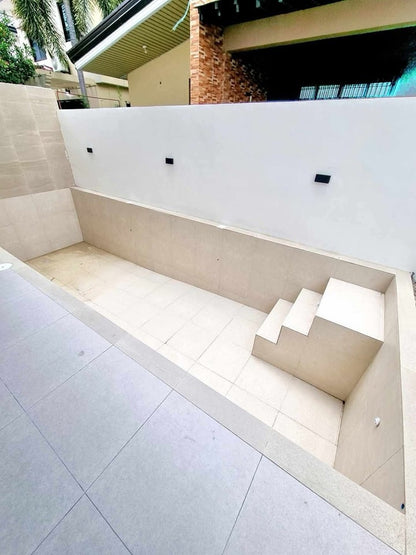 Furnised Modern Home with pool