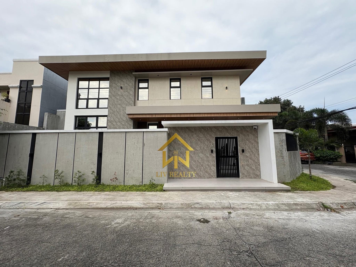 Modern Luxury Home with Generating income