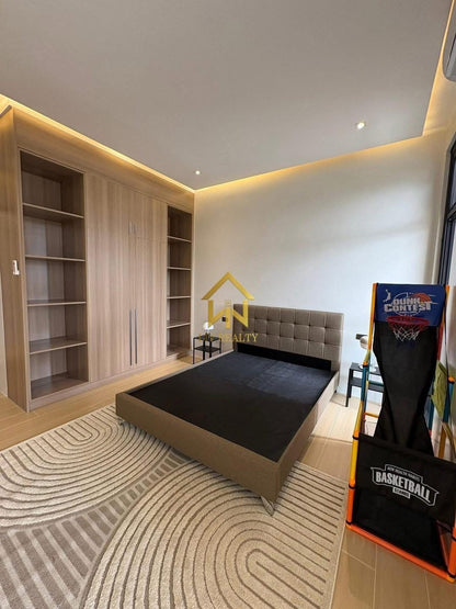 Modern Elegant House with Pool