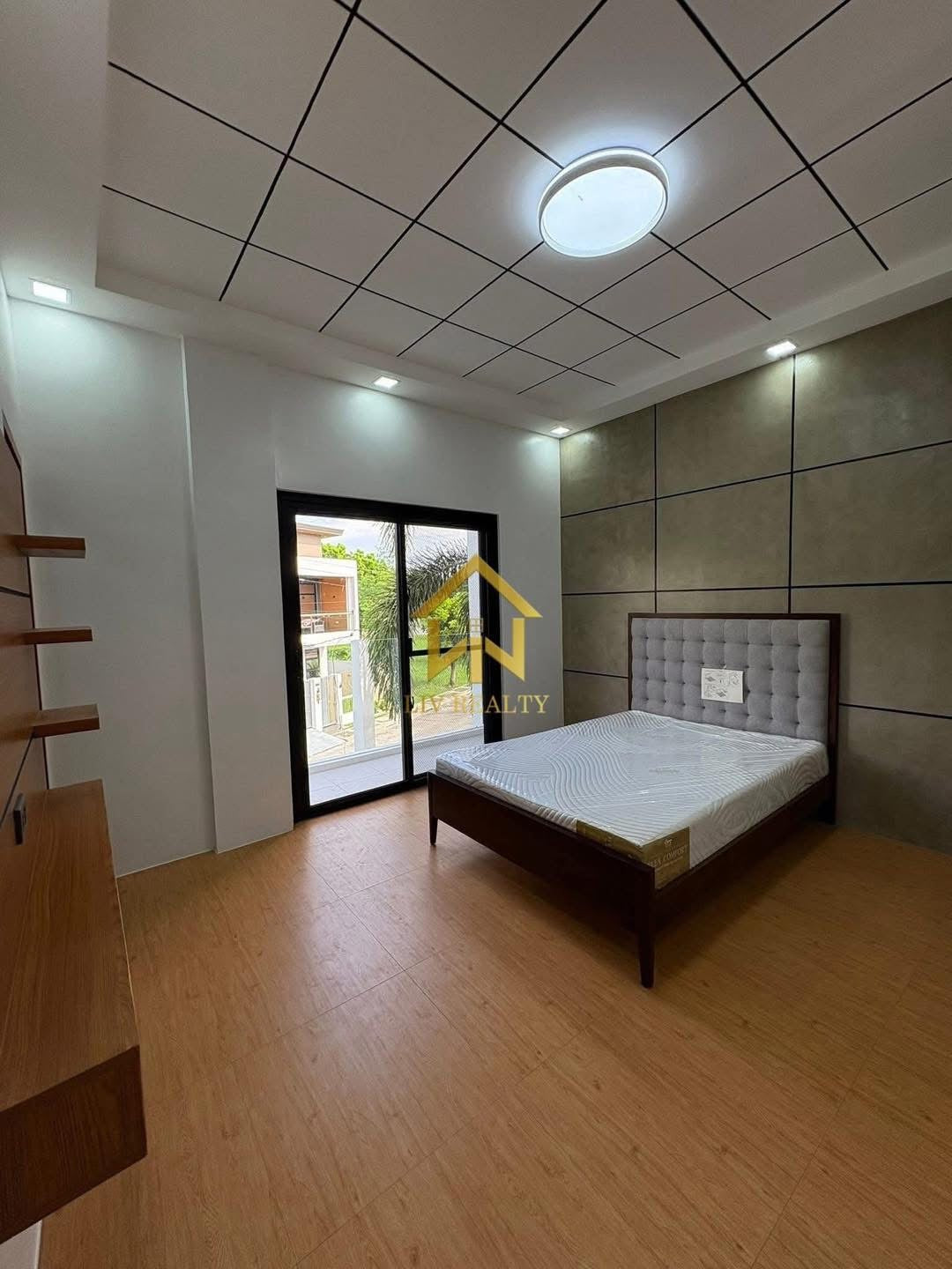 Modern Elegant home with pool