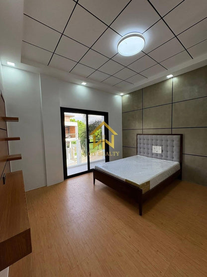 Modern Elegant home with pool