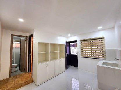 Spacious Bungalo Home with Pool