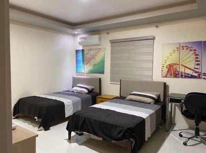 Spacious Mansion With Pool