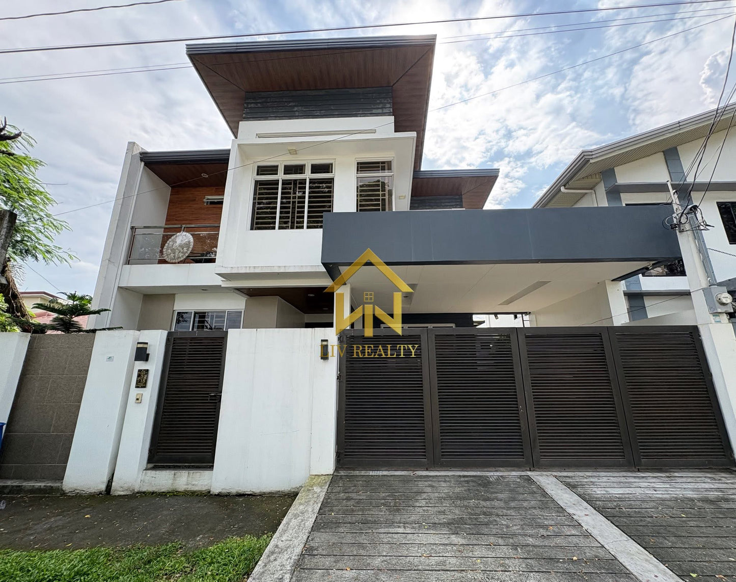 Pre owned Furnised Modern Home