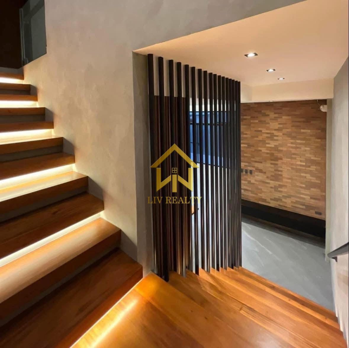 Luxurious Home with Pool