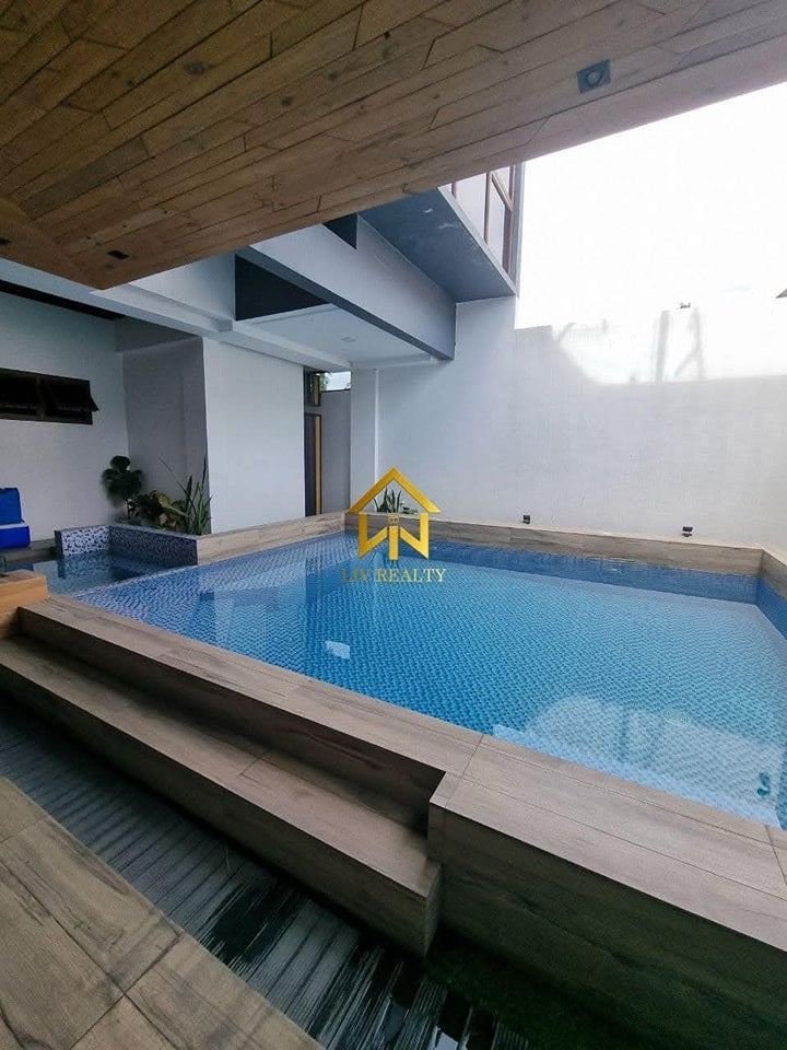 Unique Modern Elegant Home