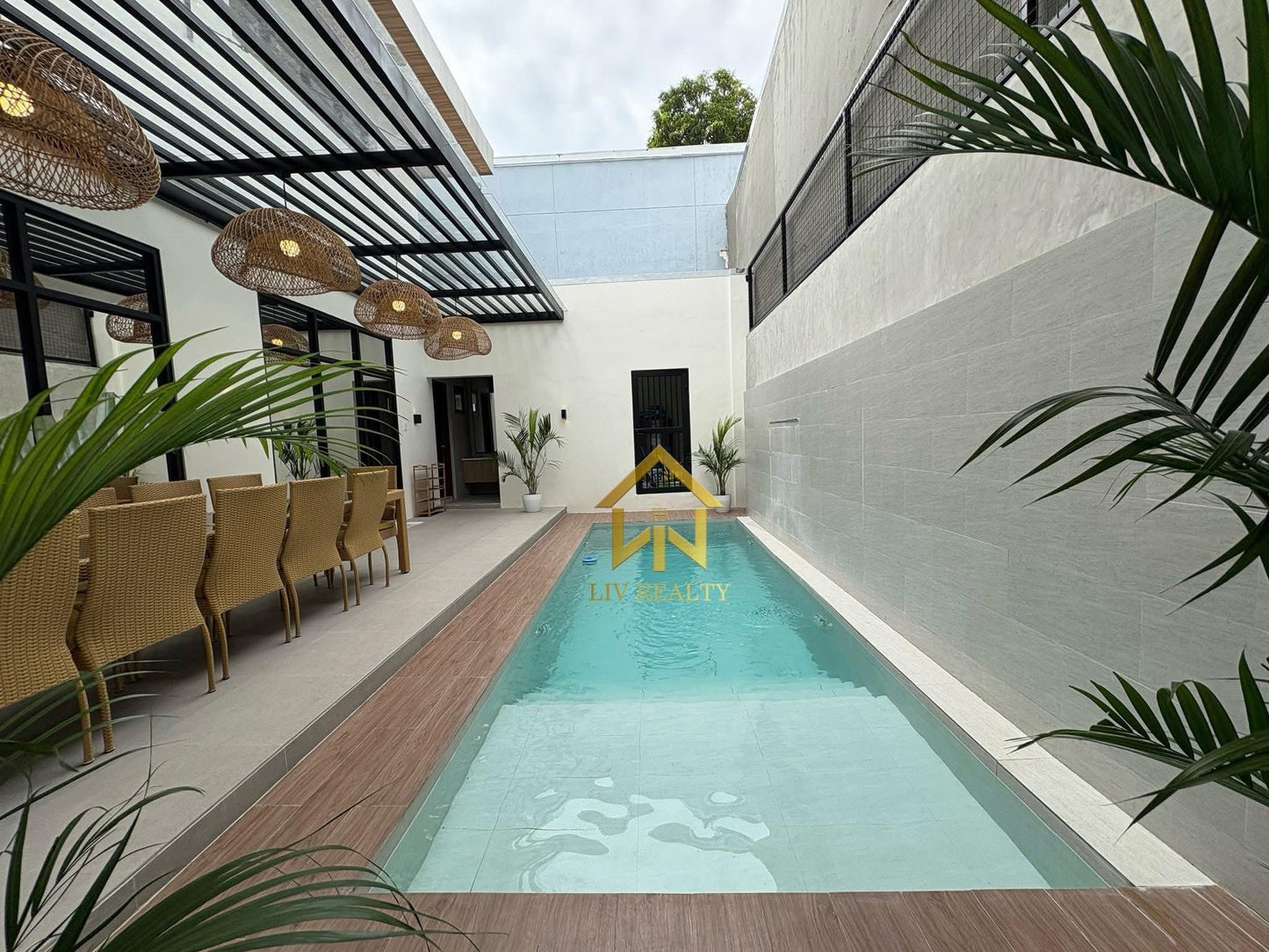 Modern Luxury Home with Generating income