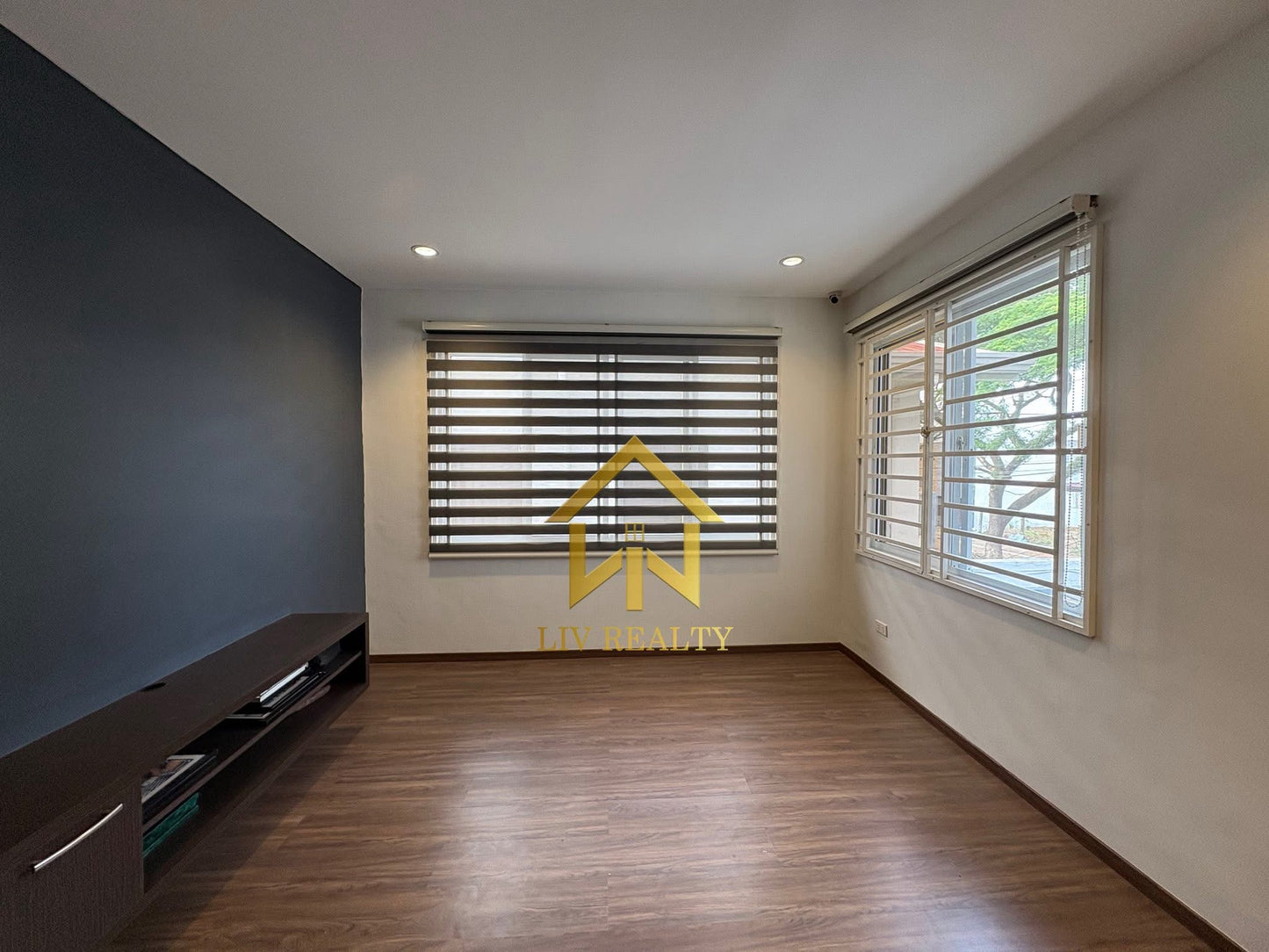 Pre owned Furnised Modern Home