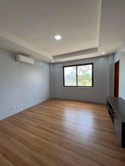 𝐏𝐑𝐄-𝐒𝐄𝐋𝐋𝐈𝐍𝐆 𝐌𝐎𝐃𝐄𝐑𝐍 𝐄𝐋𝐄𝐆𝐀𝐍𝐓 𝐇𝐎𝐔𝐒𝐄 𝐖𝐈𝐓𝐇 𝐏𝐎𝐎𝐋 𝐅𝐎𝐑 𝐒𝐀𝐋𝐄