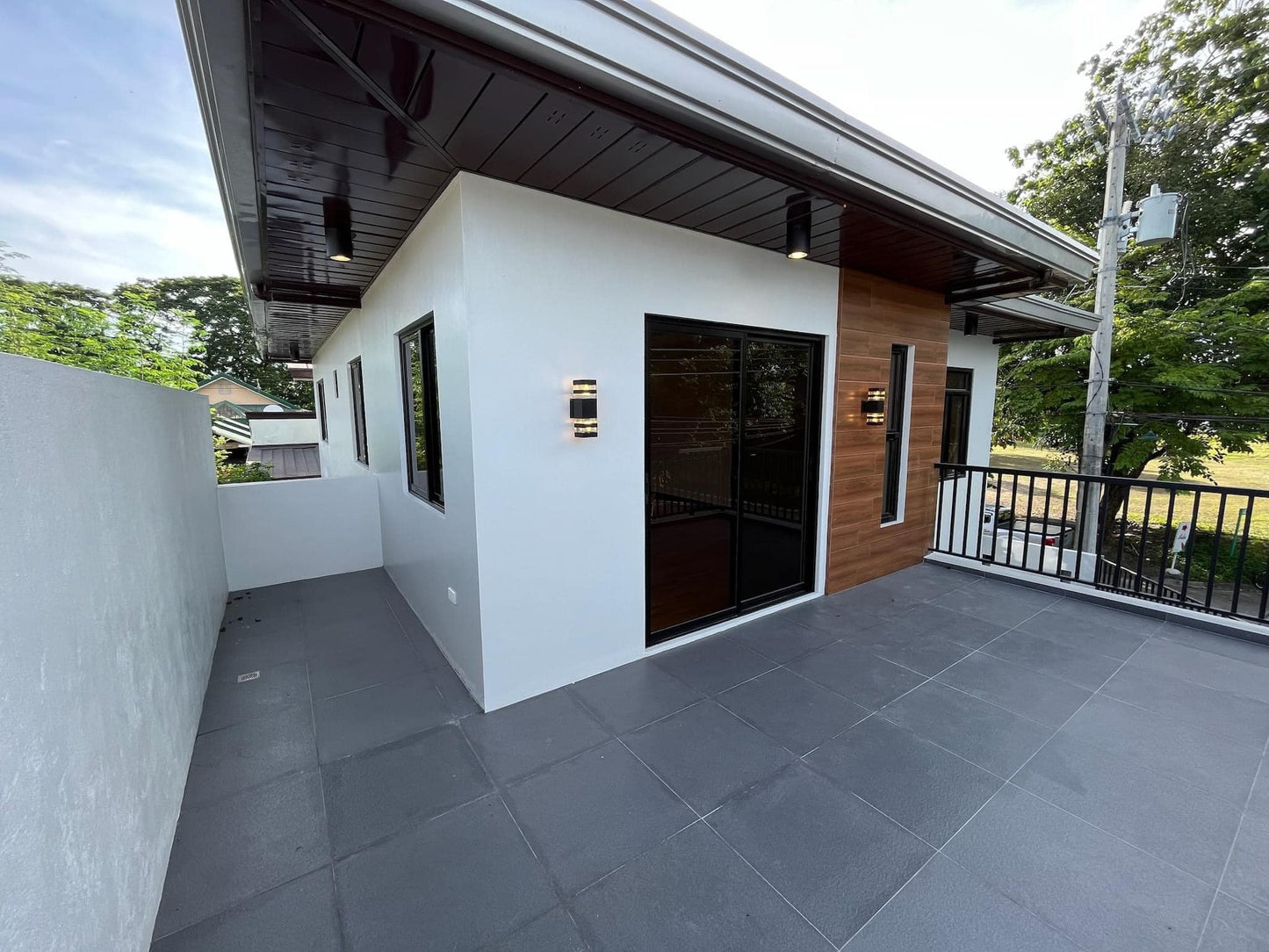 𝐏𝐑𝐄𝐌𝐈𝐔𝐌 𝐌𝐎𝐃𝐄𝐑𝐍 𝐇𝐎𝐔𝐒𝐄 𝐅𝐎𝐑 𝐒𝐀𝐋𝐄