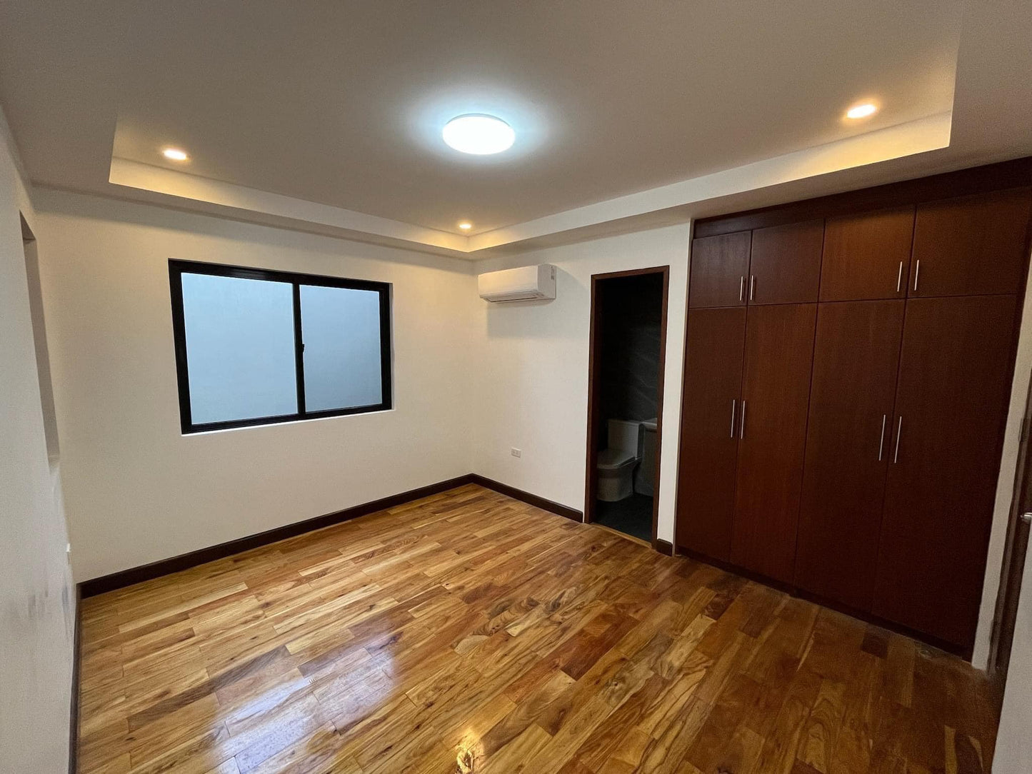 𝐏𝐑𝐄𝐌𝐈𝐔𝐌 𝐌𝐎𝐃𝐄𝐑𝐍 𝐇𝐎𝐔𝐒𝐄 𝐅𝐎𝐑 𝐒𝐀𝐋𝐄