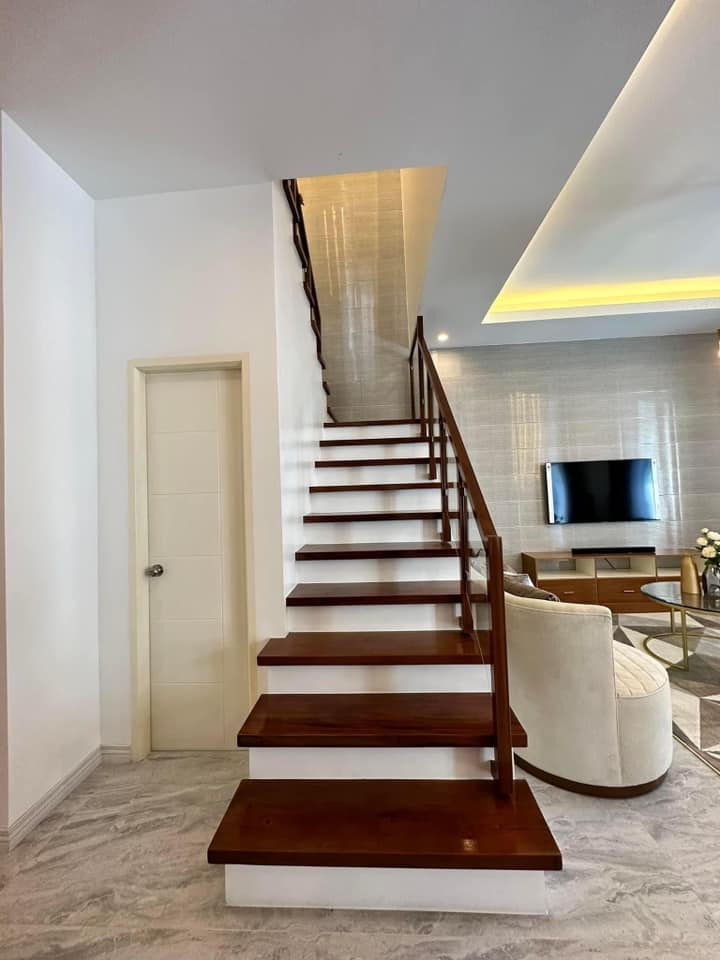 𝐅𝐔𝐑𝐍𝐈𝐒𝐇𝐄𝐃 𝐄𝐋𝐄𝐆𝐀𝐍𝐓 𝐇𝐎𝐌𝐄 𝐖𝐈𝐓𝐇 𝐏𝐎𝐎𝐋