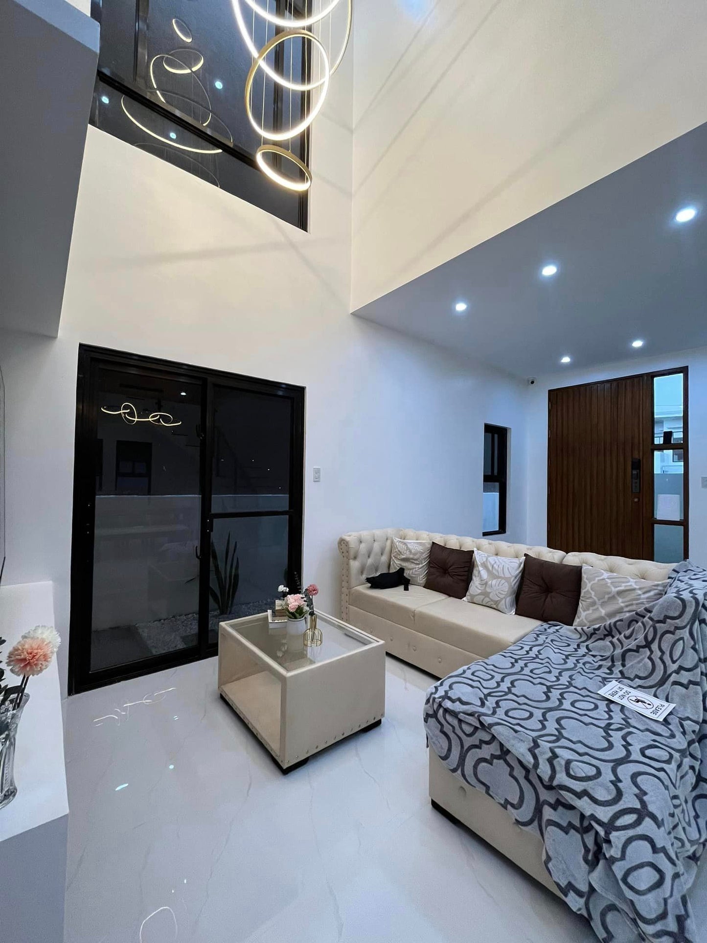 𝐅𝐔𝐑𝐍𝐈𝐒𝐇𝐄𝐃 𝐌𝐎𝐃𝐄𝐑𝐍 𝐇𝐎𝐔𝐒𝐄 𝐅𝐎𝐑 𝐒𝐀𝐋𝐄