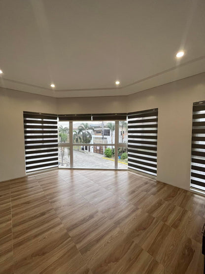 𝐋𝐔𝐗𝐔𝐑𝐈𝐎𝐔𝐒 𝐇𝐎𝐔𝐒𝐄 𝐖𝐈𝐓𝐇 𝐏𝐎𝐎𝐋 𝐅𝐎𝐑 𝐒𝐀𝐋𝐄