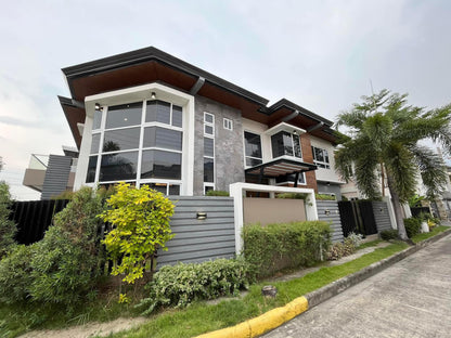 𝐋𝐔𝐗𝐔𝐑𝐈𝐎𝐔𝐒 𝐇𝐎𝐔𝐒𝐄 𝐖𝐈𝐓𝐇 𝐏𝐎𝐎𝐋 𝐅𝐎𝐑 𝐒𝐀𝐋𝐄