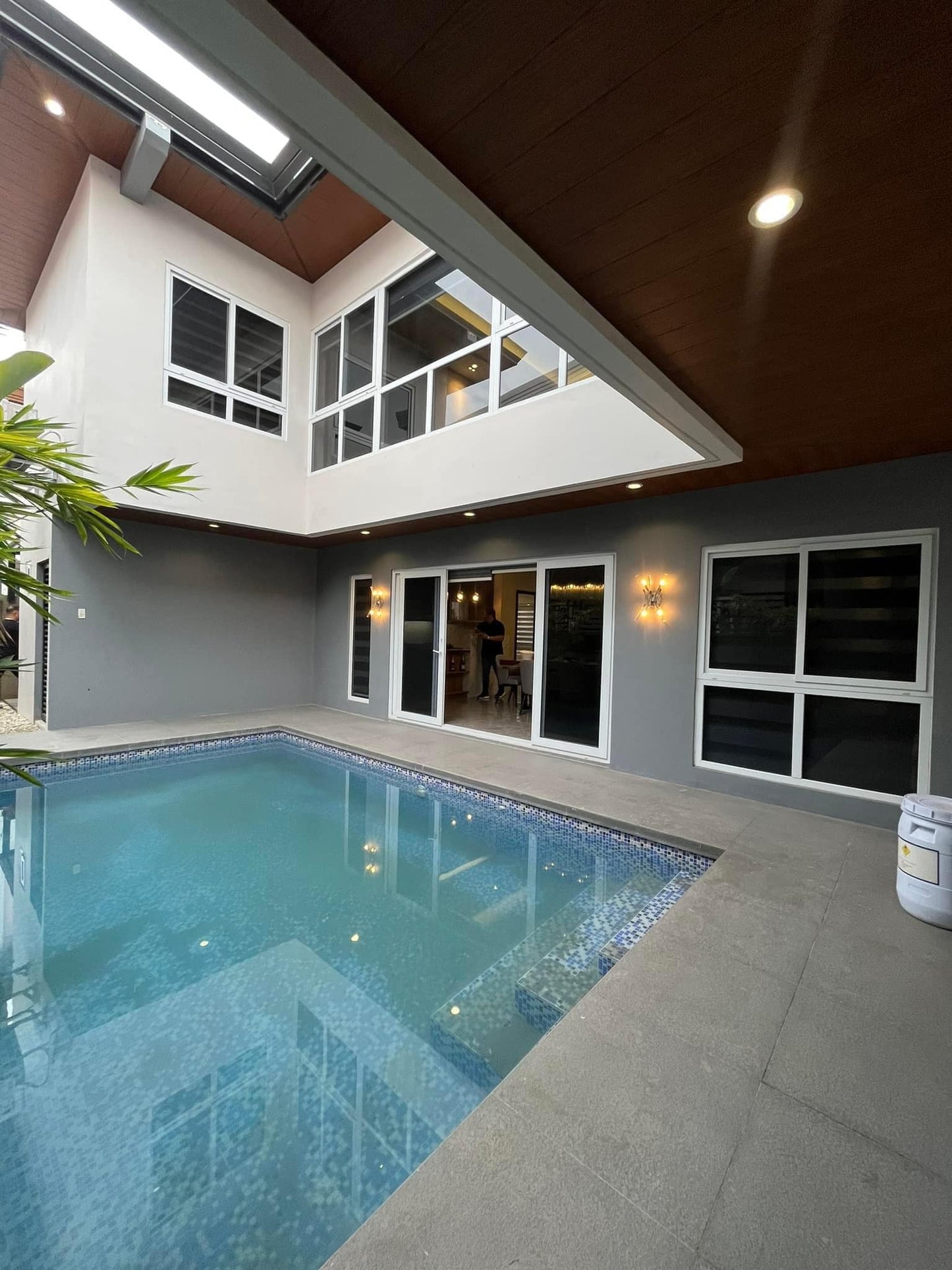 𝐋𝐔𝐗𝐔𝐑𝐈𝐎𝐔𝐒 𝐇𝐎𝐔𝐒𝐄 𝐖𝐈𝐓𝐇 𝐏𝐎𝐎𝐋 𝐅𝐎𝐑 𝐒𝐀𝐋𝐄