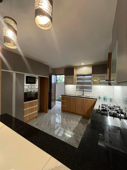 𝐋𝐔𝐗𝐔𝐑𝐈𝐎𝐔𝐒 𝐇𝐎𝐔𝐒𝐄 𝐖𝐈𝐓𝐇 𝐏𝐎𝐎𝐋 𝐅𝐎𝐑 𝐒𝐀𝐋𝐄