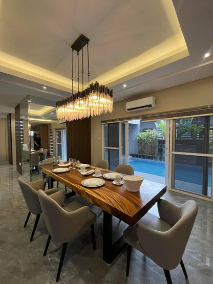 𝐋𝐔𝐗𝐔𝐑𝐈𝐎𝐔𝐒 𝐇𝐎𝐔𝐒𝐄 𝐖𝐈𝐓𝐇 𝐏𝐎𝐎𝐋 𝐅𝐎𝐑 𝐒𝐀𝐋𝐄