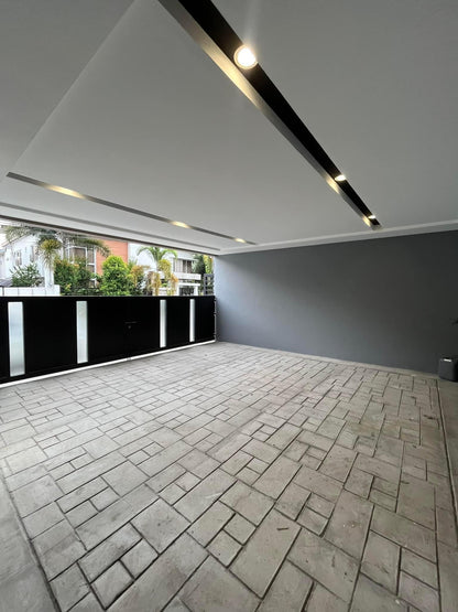 𝐋𝐔𝐗𝐔𝐑𝐈𝐎𝐔𝐒 𝐇𝐎𝐔𝐒𝐄 𝐖𝐈𝐓𝐇 𝐏𝐎𝐎𝐋 𝐅𝐎𝐑 𝐒𝐀𝐋𝐄