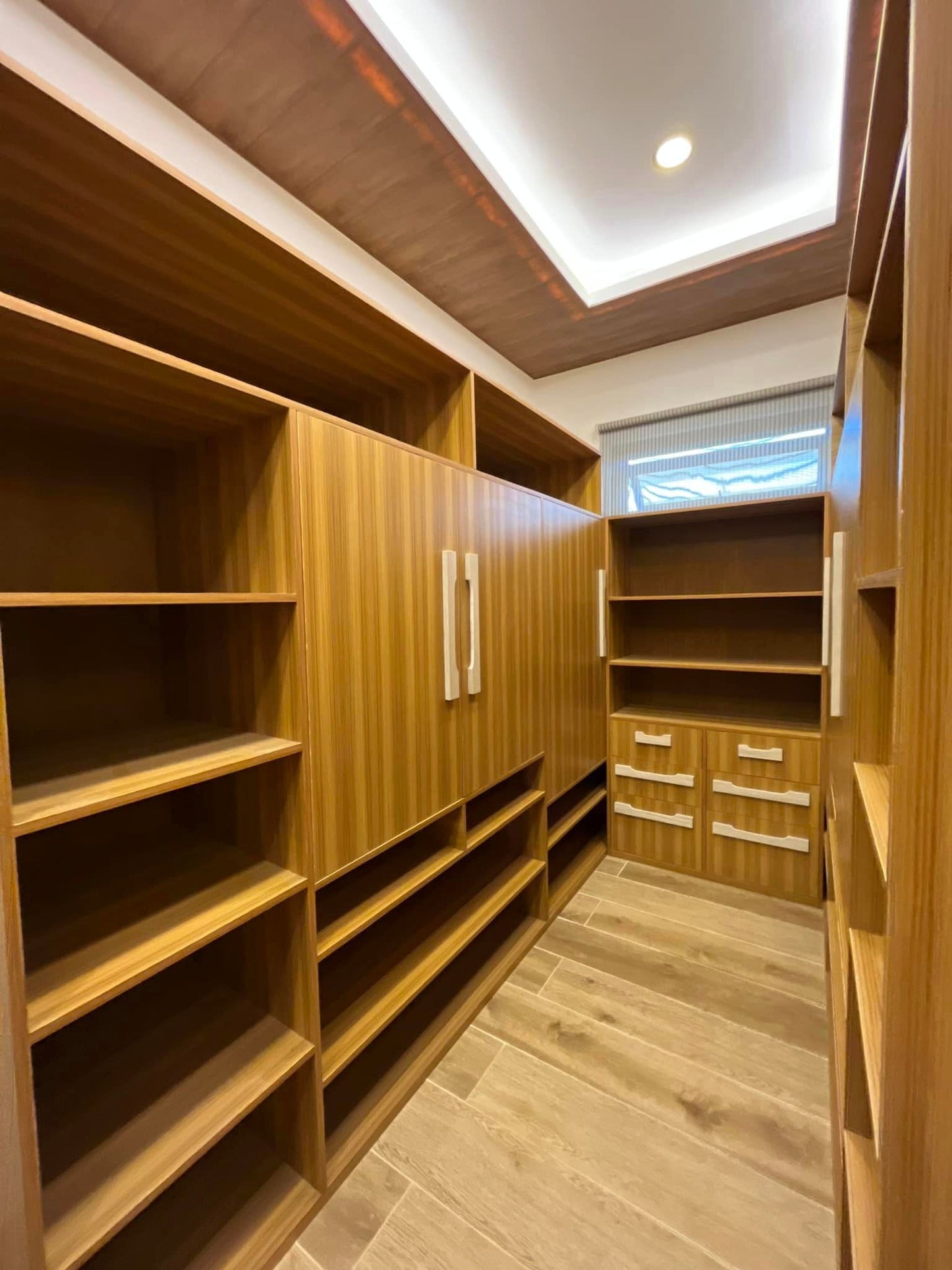 𝐄𝐋𝐄𝐆𝐀𝐍𝐓 𝐋𝐔𝐗𝐔𝐑𝐈𝐎𝐔𝐒 𝐇𝐎𝐌𝐄 𝐖𝐈𝐓𝐇 𝐏𝐎𝐎𝐋 𝐅𝐎𝐑 𝐒𝐀𝐋𝐄