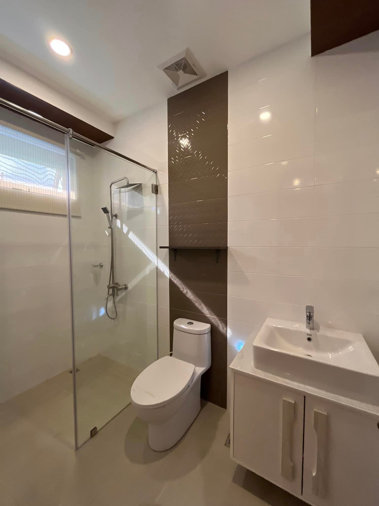 𝐄𝐋𝐄𝐆𝐀𝐍𝐓 𝐋𝐔𝐗𝐔𝐑𝐈𝐎𝐔𝐒 𝐇𝐎𝐌𝐄 𝐖𝐈𝐓𝐇 𝐏𝐎𝐎𝐋 𝐅𝐎𝐑 𝐒𝐀𝐋𝐄