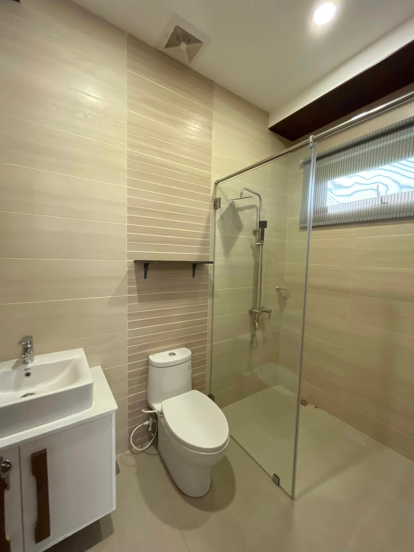 𝐄𝐋𝐄𝐆𝐀𝐍𝐓 𝐋𝐔𝐗𝐔𝐑𝐈𝐎𝐔𝐒 𝐇𝐎𝐌𝐄 𝐖𝐈𝐓𝐇 𝐏𝐎𝐎𝐋 𝐅𝐎𝐑 𝐒𝐀𝐋𝐄